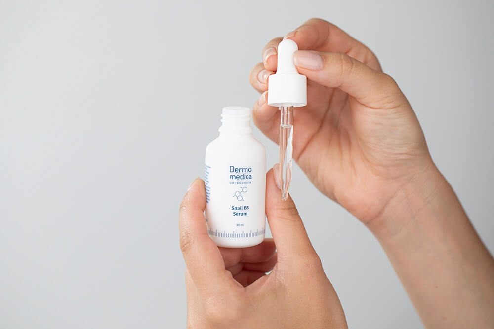 Dermomedica Snail B3 Serum Serum z ekstraktem ze śluzu ślimaka, witaminą B3 (niacynamidem) i beta-glukanem 30 ml